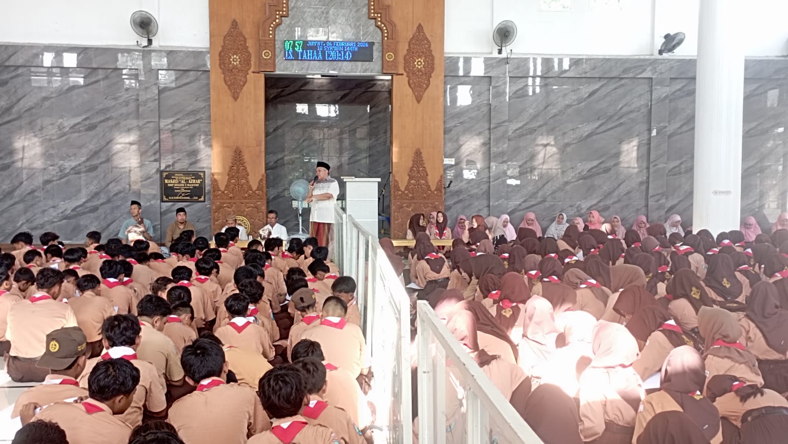 Jumat Religi: Memaknai Isra’ Mi’raj Bersama Warga SMP Negeri 1 Mantup